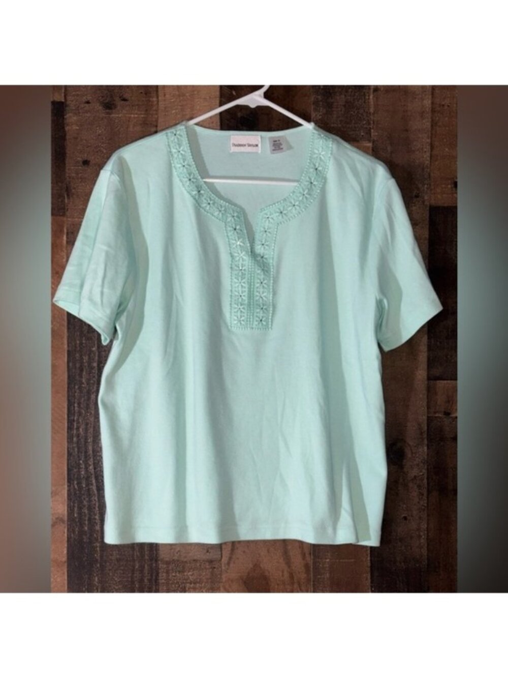 Women’s Sz XL Madison TaylorMint Green Embroidered Split-Neck Short Sleeve Top